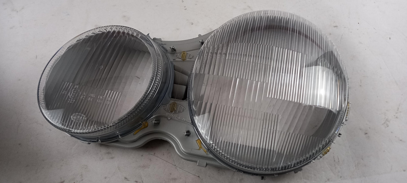 Original OE MERCEDES-BENZ Scheinwerfer Streuscheibe A2108200366