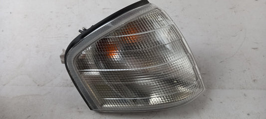 Original MERCEDES-BENZ W202 Blinkleuchte Blinker weiss vorne rechts A2028260843