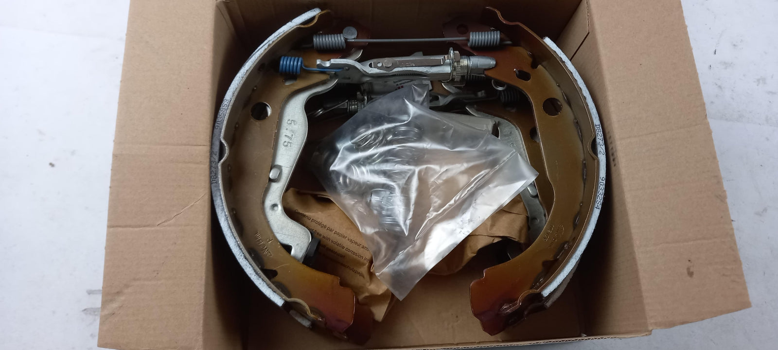 Original OE RENAULT brake shoe set 440A09374R 