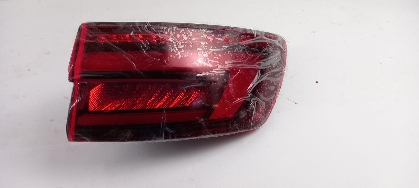 Original OE Volkswagen Heckleuchte 8W9945092C