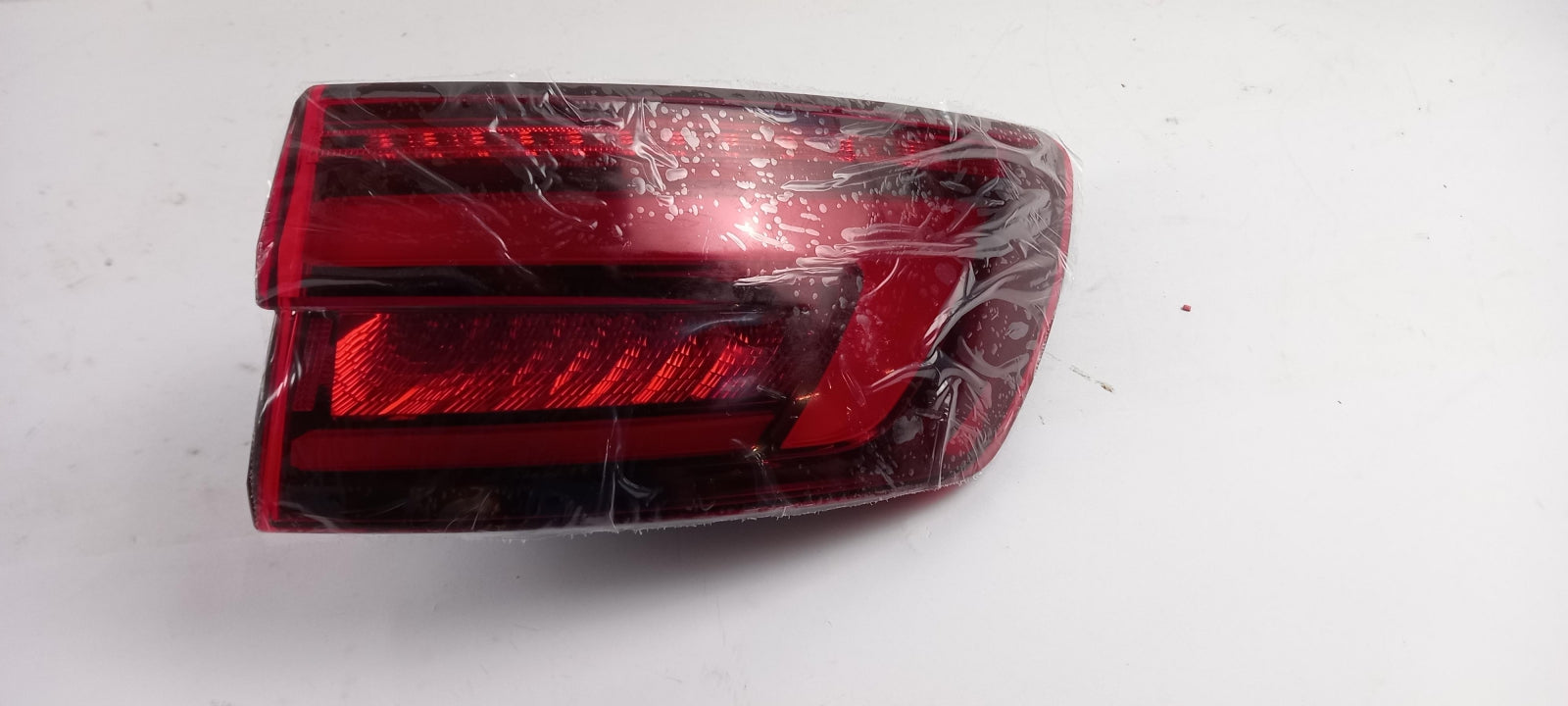 Original OE Volkswagen Heckleuchte 8W9945092C