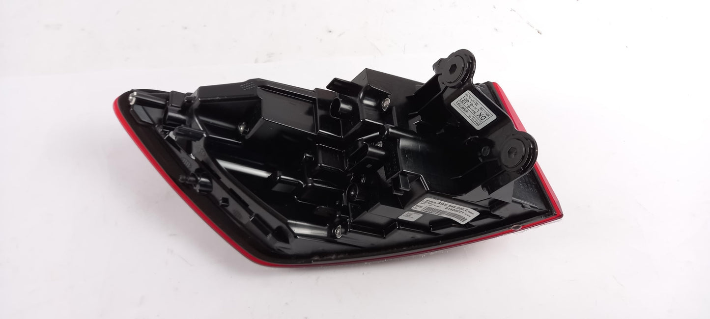 Original OE Volkswagen Heckleuchte 8W9945092C