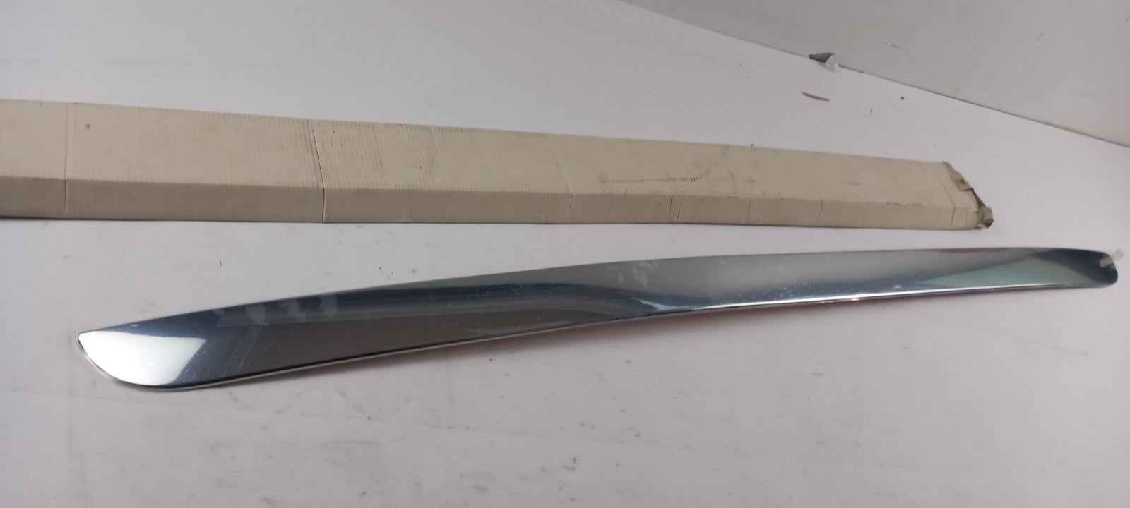 Original OE Volkswagen Heckklappe Zierleiste 3R9071350