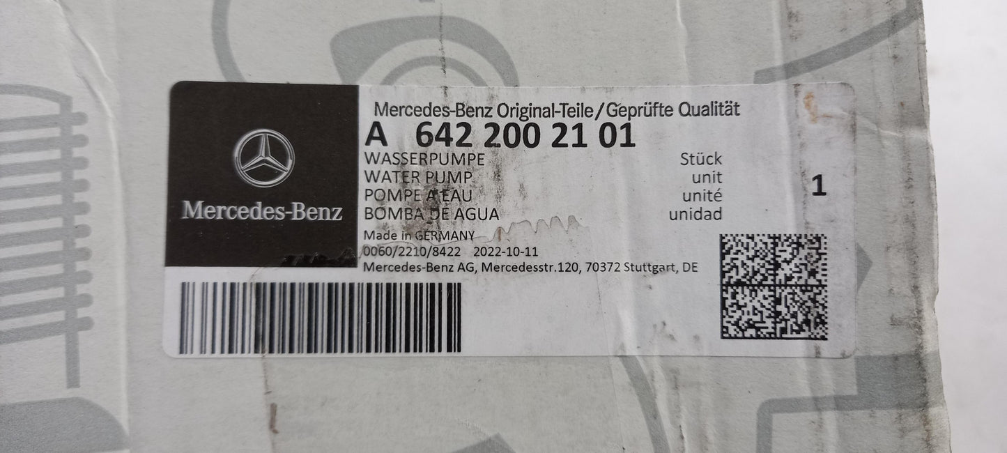 Original MERCEDES-BENZ C218 W213 W212 W222 W251 OM642 Wasserpumpe A6422002101