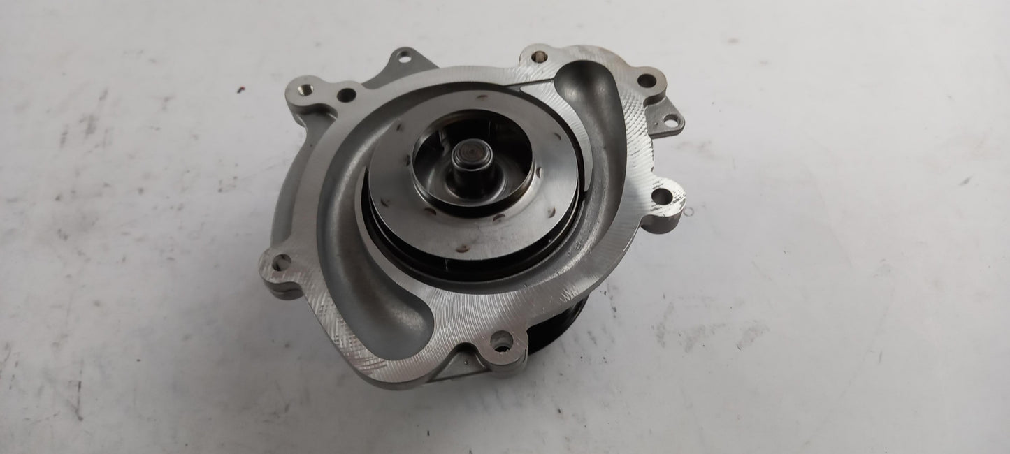 Original MERCEDES-BENZ C218 W213 W212 W222 W251 OM642 Wasserpumpe A6422002101