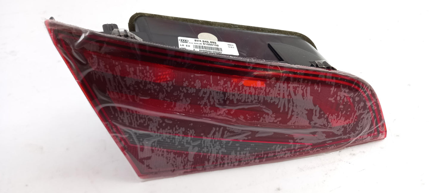 Original OE Volkswagen Heckleuchte 8V4945093