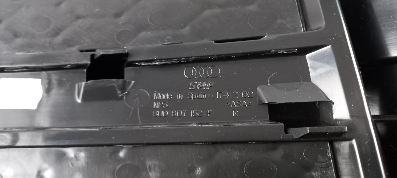Original OE Volkswagen Stoßfänger Lüftungsgitter 8U0807682N1QP