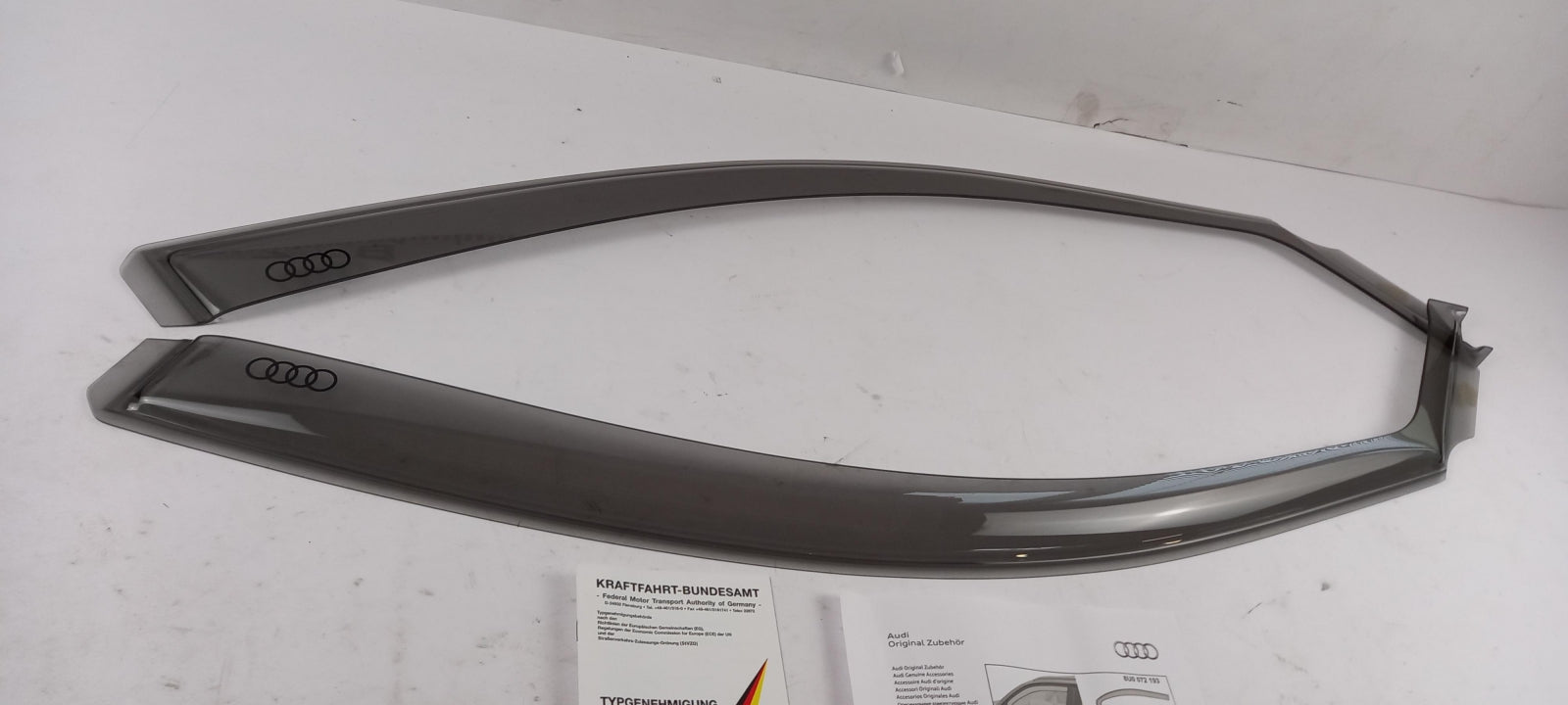 Original OE Volkswagen Windabweiser 8U0072193