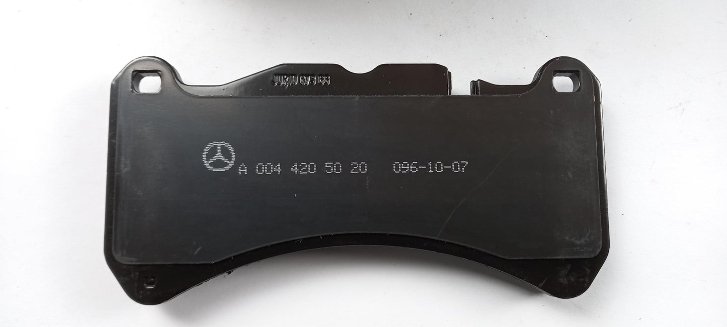 Original OE MERCEDES-BENZ Bremsbeläge A004420502028