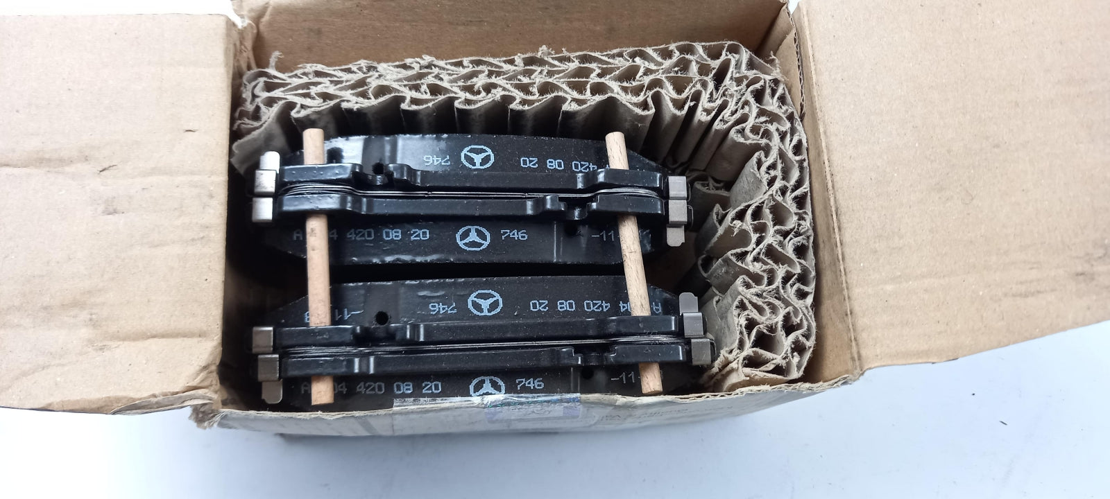 Original OE MERCEDES-BENZ Bremsbeläge A0044200820