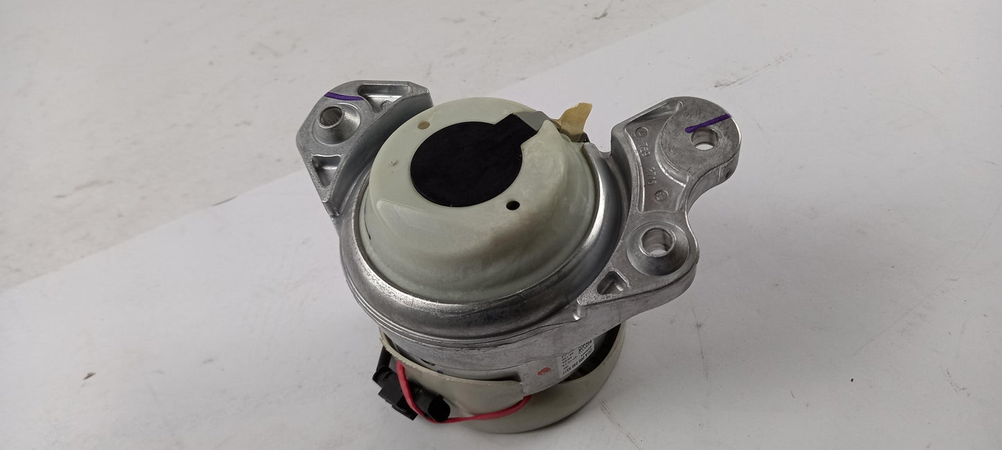 Original OE MERCEDES-BENZ Motorlager A2052405317