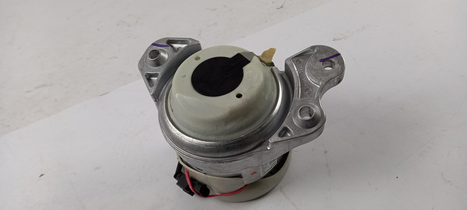 Original OE MERCEDES-BENZ Motorlager A2052405317