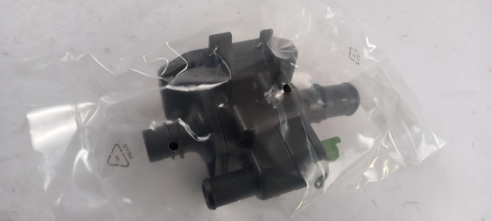 Original FORD Fiesta 1.4 TDCI Thermostatgehäuse 1633908