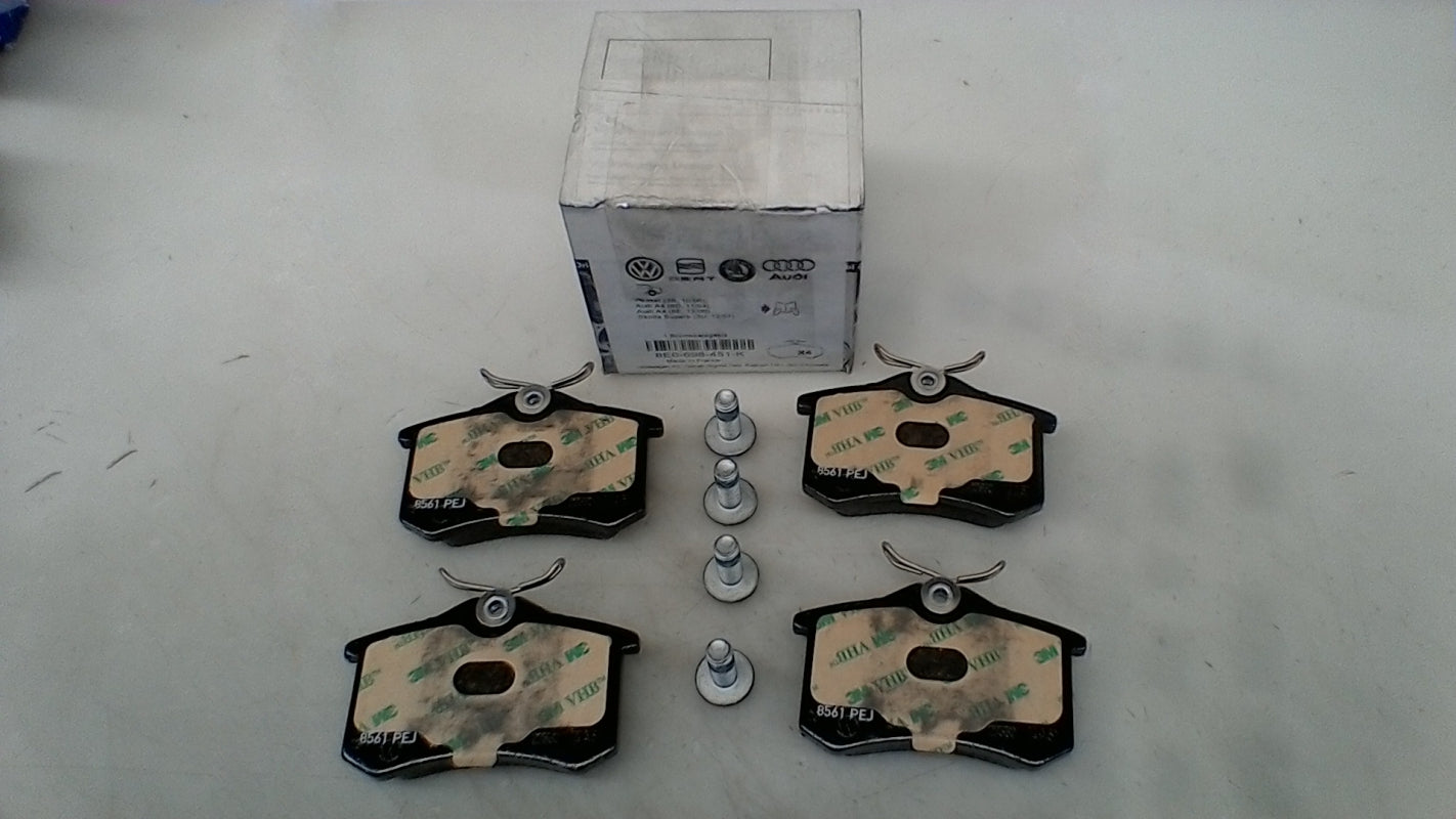 Original AUDI A4 (B5 B6/8E) SKODA Superb I (B5/3U) Rear Brake Pads 8E0698451K 
