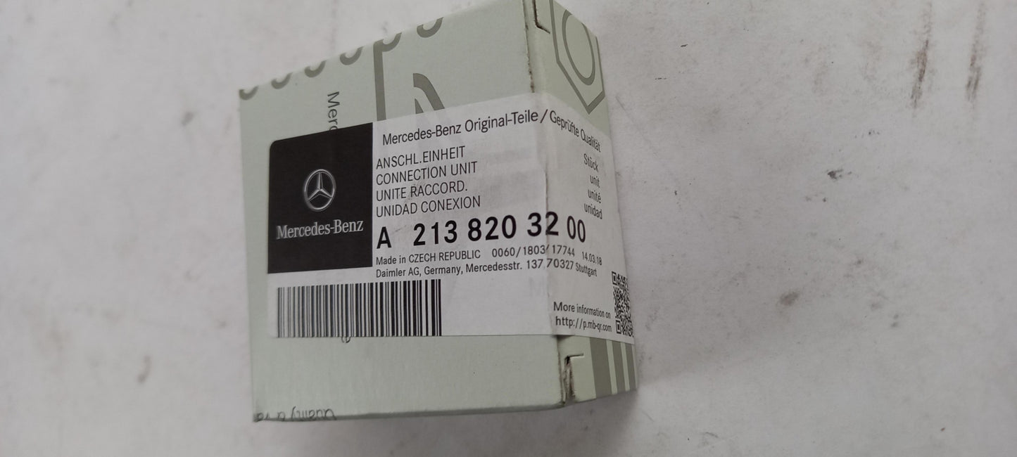 Original MERCEDES-BENZ E-Klasse W213 W238 CLS W257 USB/AUX Buchse A2138203200