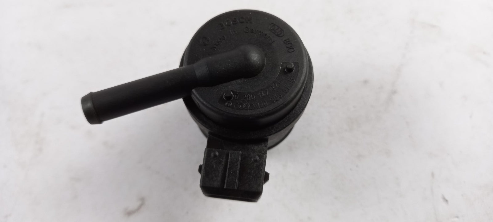 Original OE Volkswagen Ventil 1J0906281B