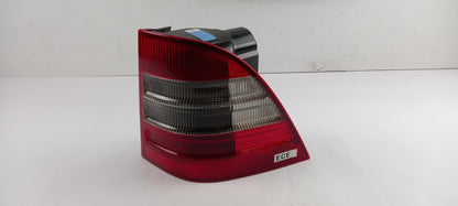 Original MERCEDES-BENZ W163 Rückleuchte Heckleuchte Außen Rechts A1638200264