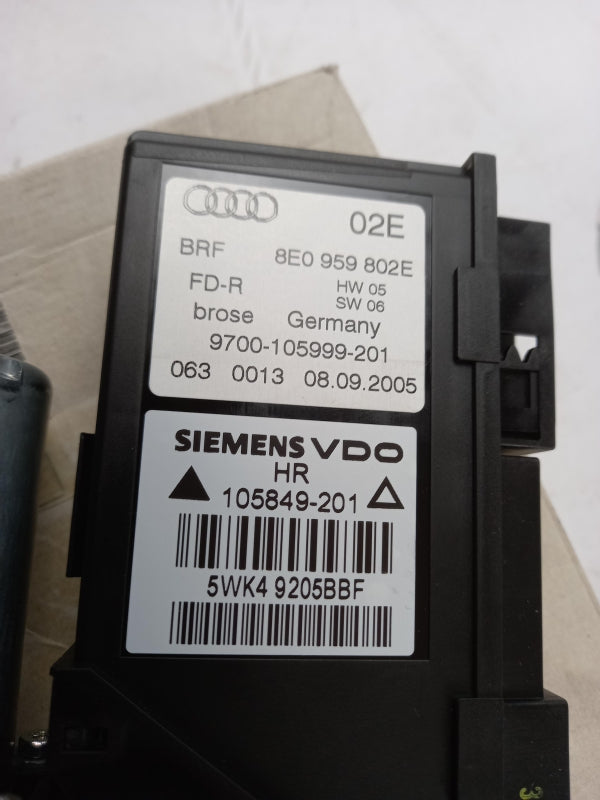 Original OE Volkswagen Fensterhebermotor 8E0959802E