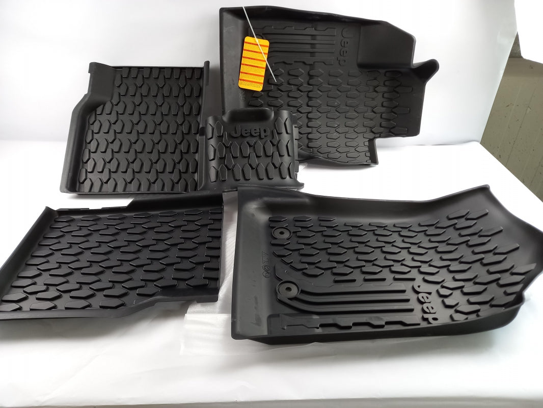 Original OE FIAT Fußmattensatz K82214651AC