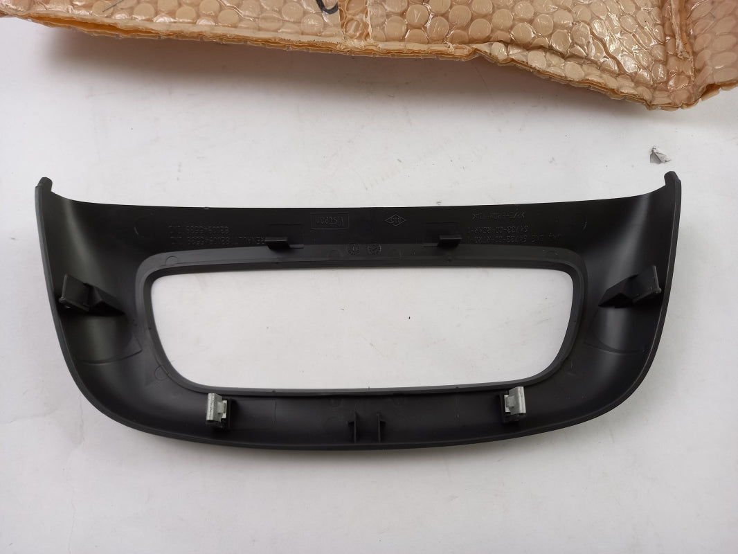 Original OE RENAULT trim strip 8200945539 