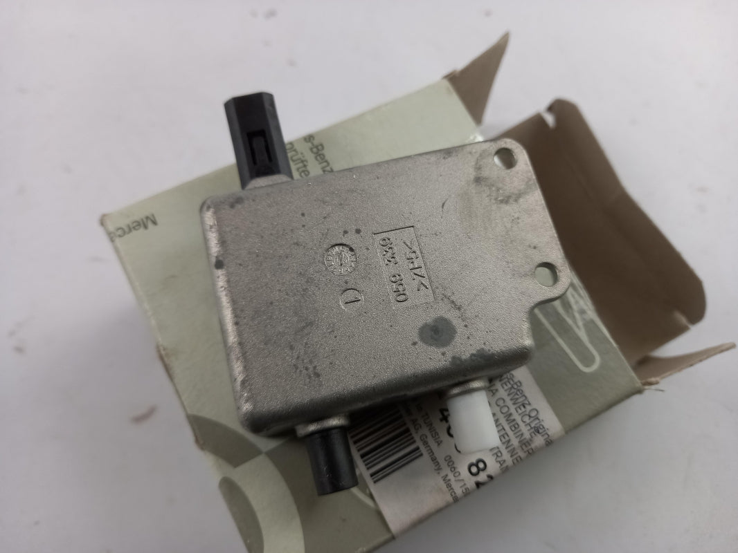 Original OE MERCEDES-BENZ Antenne Impedanzwandler A4638203789