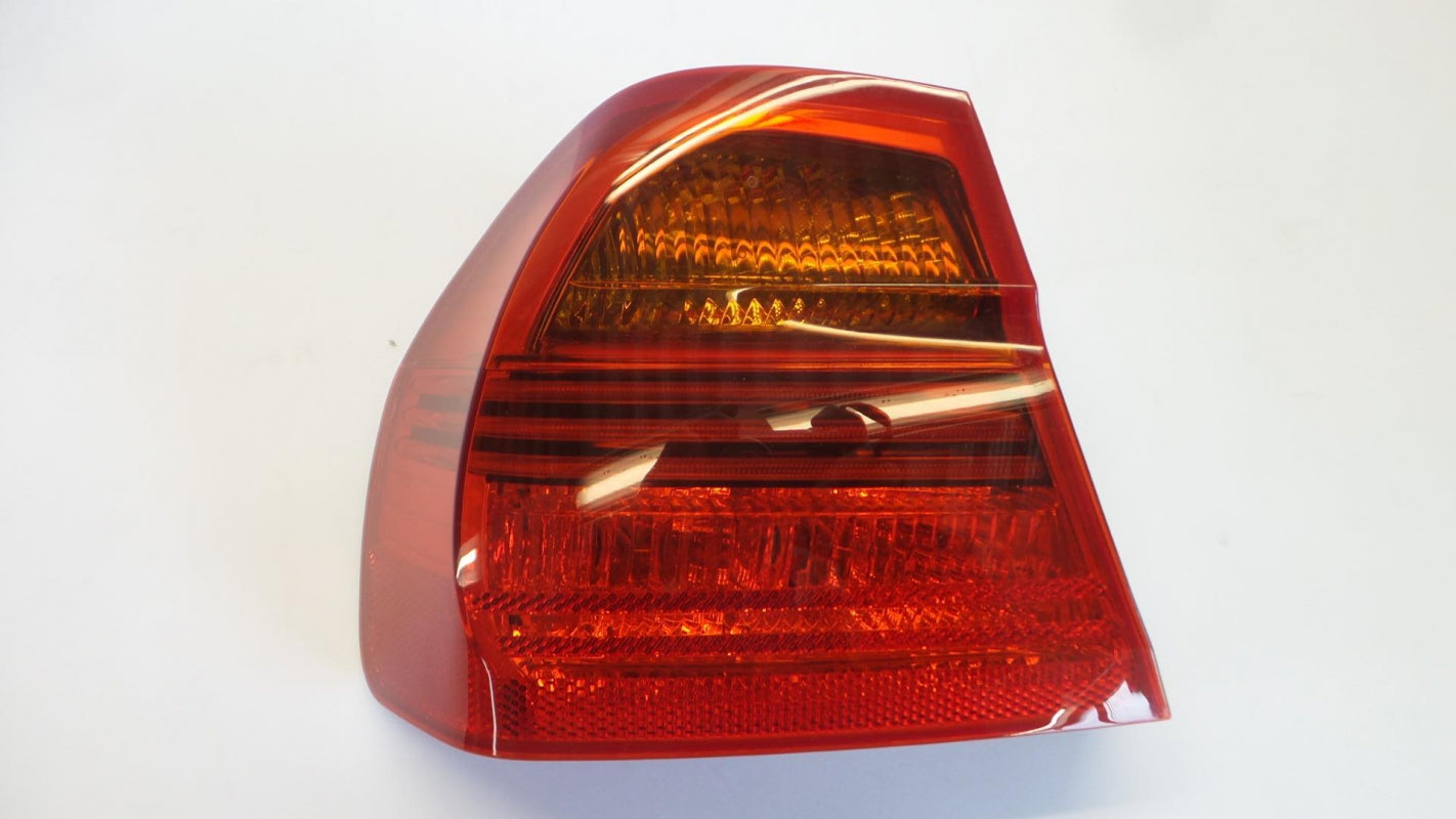 Original BMW 3' (E90) Heckleuchte Rücklicht aussen links 63216937457