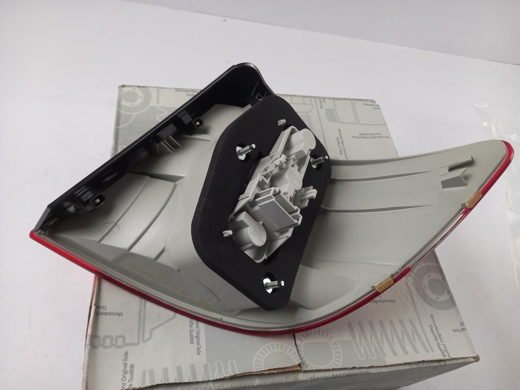 Original MERCEDES-BENZ W245 Heckleuchte hell getönt links A1698202164