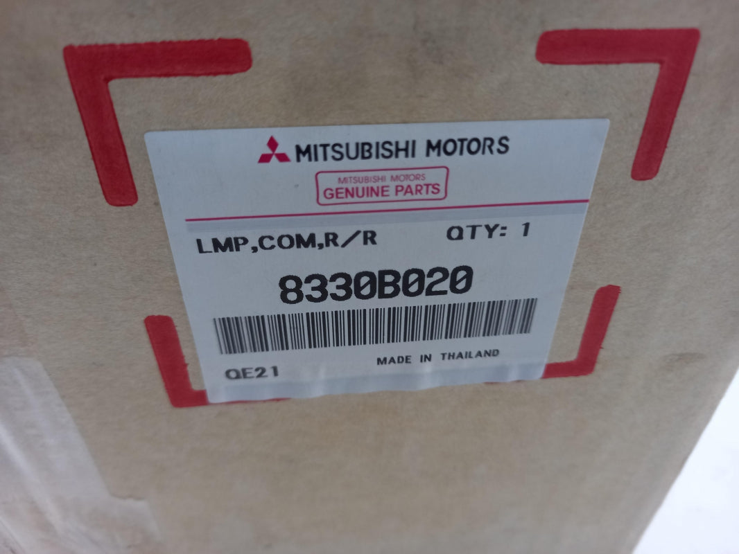 Original OE MITSUBISHI Heckleuchte 8330B020