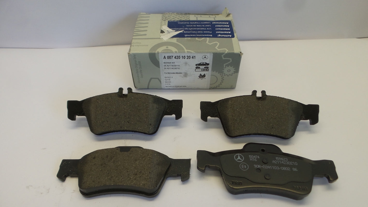 Original MERCEDES-BENZ E-Klasse W211 C219 Bremsbeläge Hinten A007420102041