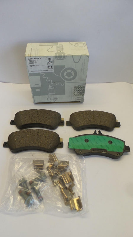 Original MERCEDES-BENZ GLK-klasse X204 Bremsbeläge Bremsklötze vorne A0074206620