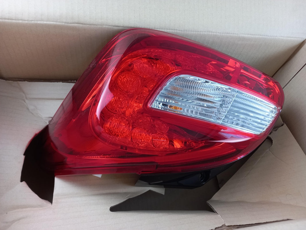 Original OE MITSUBISHI Heckleuchte 8330B020
