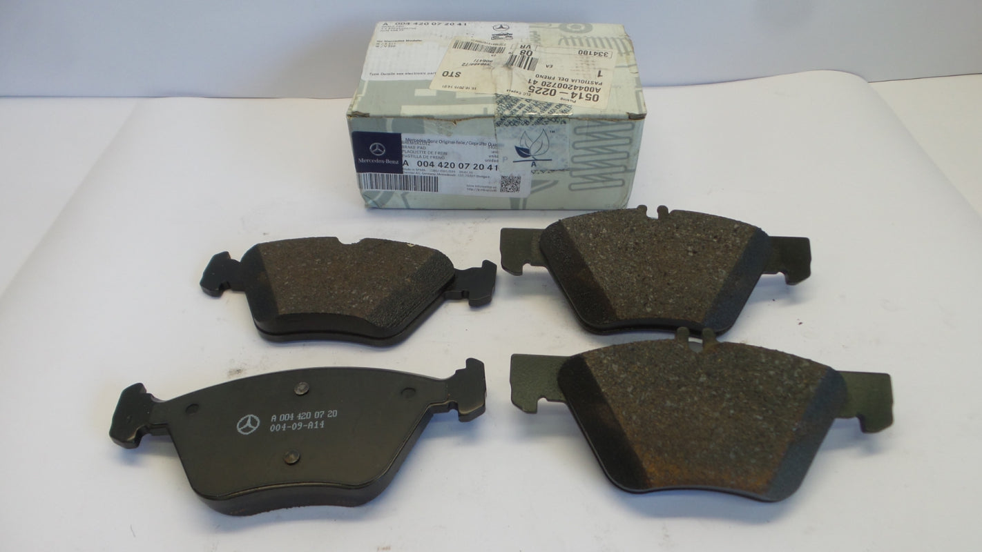 Original MERCEDES-BENZ E-klass W211 S-klass W220 Bremsbeläge vorne A004420072041