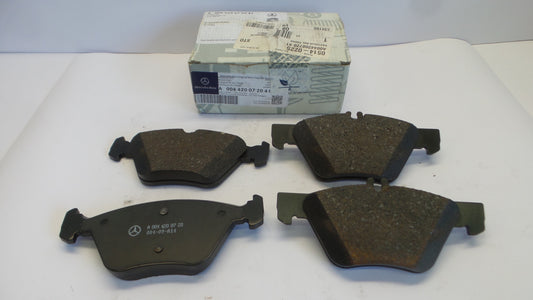 Original MERCEDES-BENZ E-klass W211 S-klass W220 Bremsbeläge vorne A004420072041