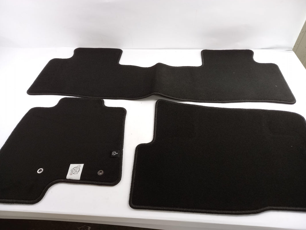 Original MITSUBISHI Pajero IV Comfort Fußmattensatz velour schwarz MZ313845