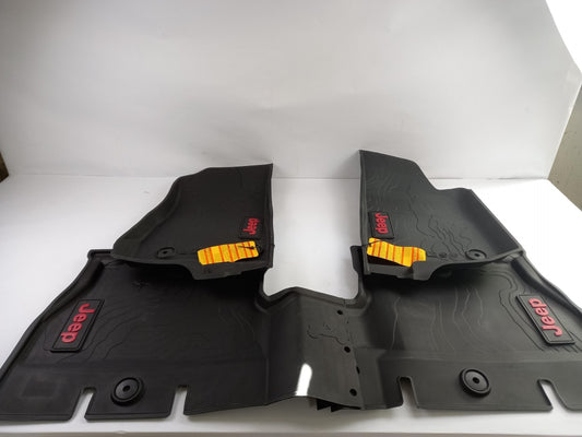 Original JEEP Wrangler JL Fußmattensatz 4-teilig Gummi schwarz-rot K82215203AD