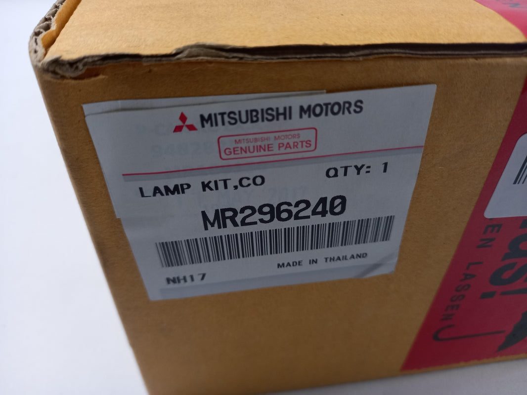 Original OE MITSUBISHI Heckleuchte MR296240