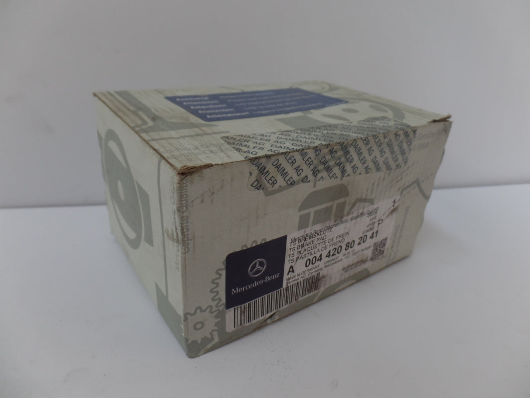 Original MERCEDES-BENZ W211 W221 C216 C219 R230 Bremsbeläge vorne A004420802041