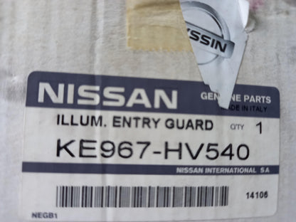 Original NISSAN Qashqai (J11B) Einstiegsleisten Satz Beleuchtet Vorne KE967HV540