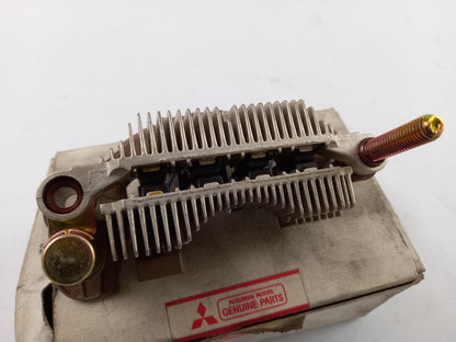 Original OE MITSUBISHI Lichtmaschine Gleichrichter MD618745
