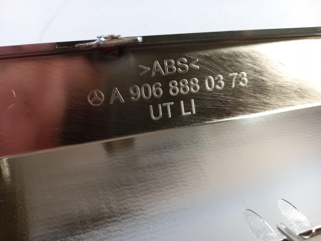 Original MERCEDES-BENZ W906 Kühlergrill Zierleiste Unten Links A9068880373