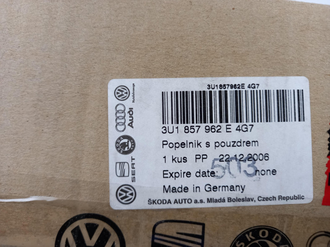 Original SKODA Superb 3U Aschenbecher onyx metallic vorne 3U1857962E4G7