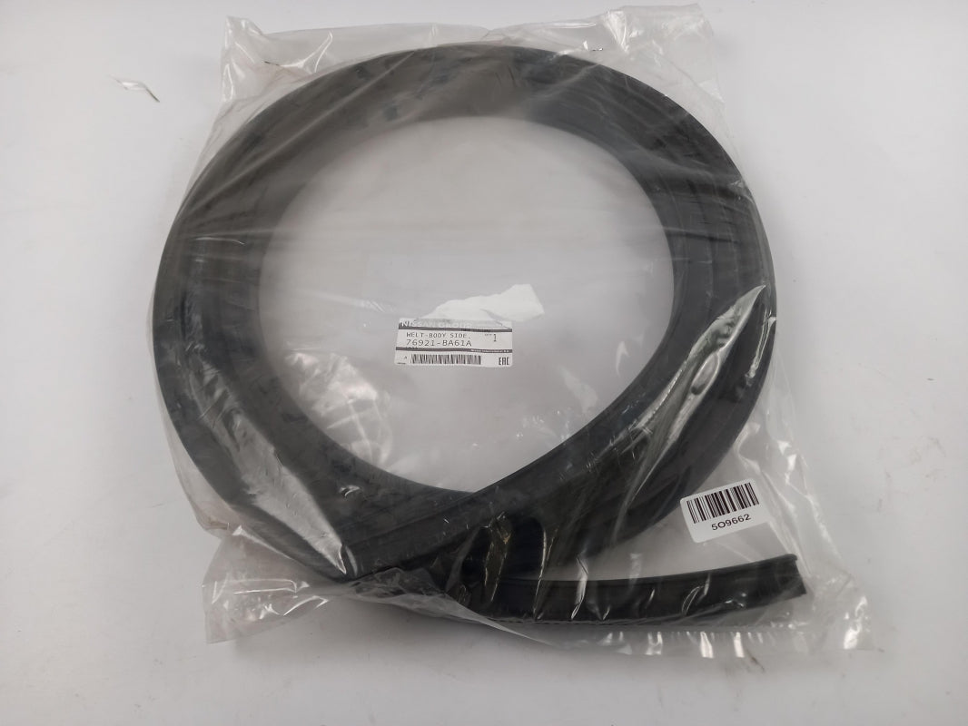 Original NISSAN Juke UK Make (F15) 2014-2018 Türgummi Vorne Rechts 76921BA61A