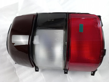 Original OE MITSUBISHI Heckleuchte MB683991
