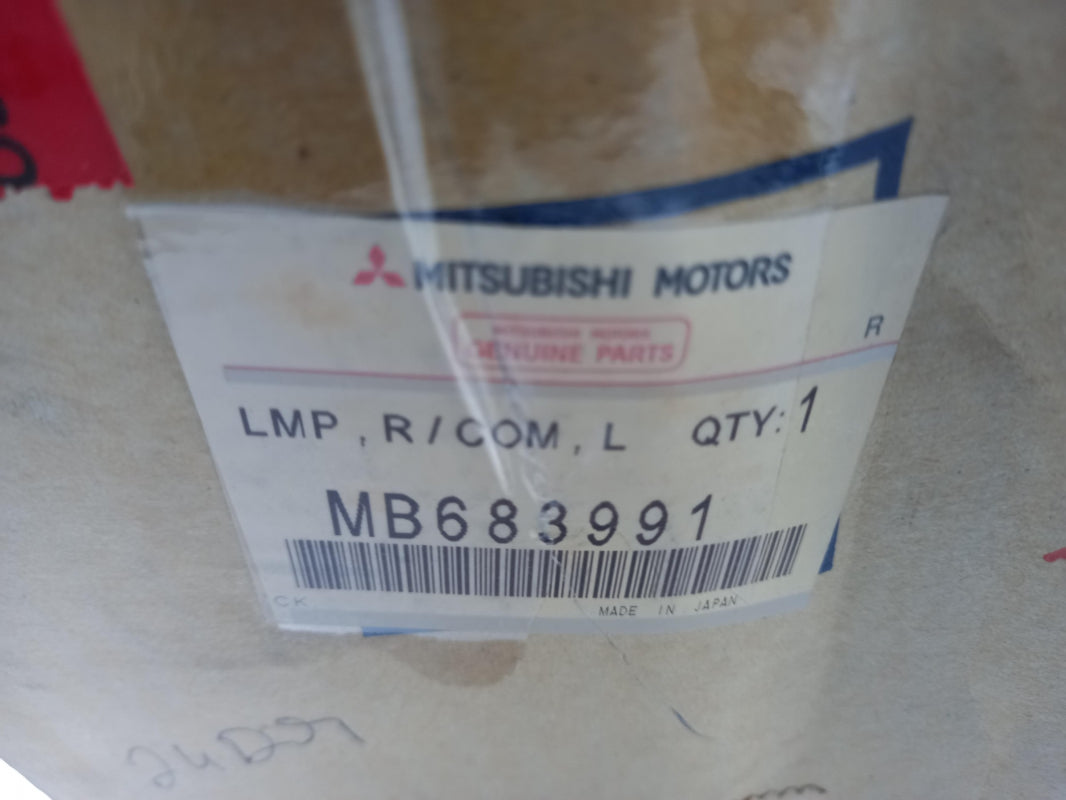 Original OE MITSUBISHI Heckleuchte MB683991