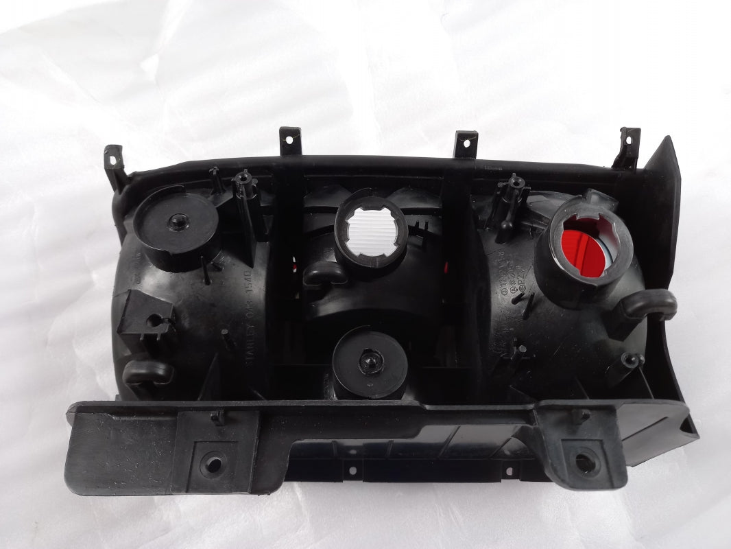 Original OE MITSUBISHI Heckleuchte MB683991