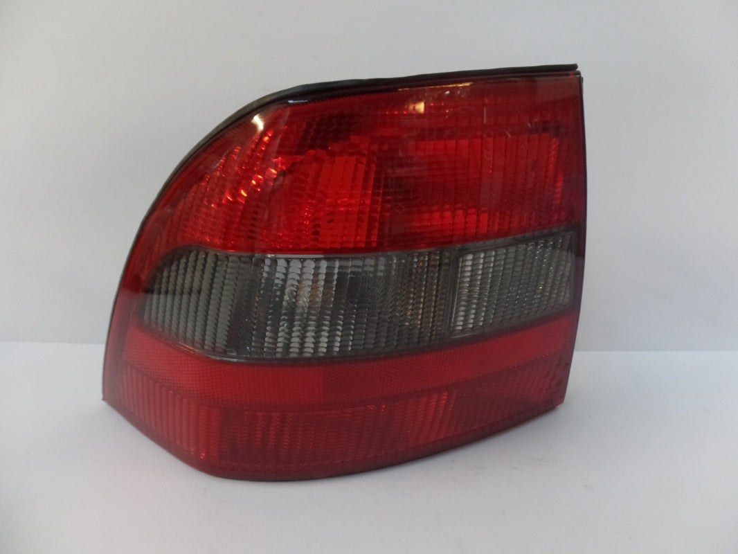 Original OPEL Vectra-B Heckleuchte Rückleuchte dunkle linse links 90512717