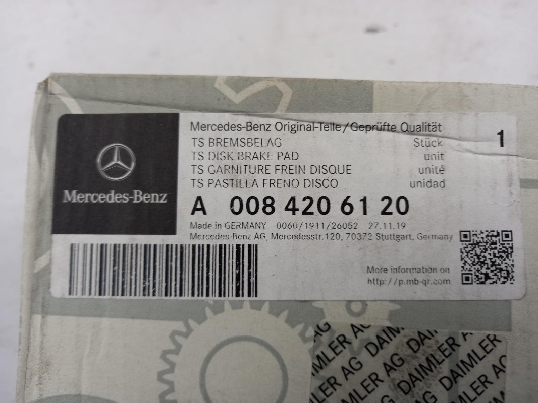 Original MERCEDES-BENZ G 461 G 463 Bremsbeläge Vorne A0084206120