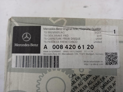 Original MERCEDES-BENZ G 461 G 463 Bremsbeläge Vorne A0084206120