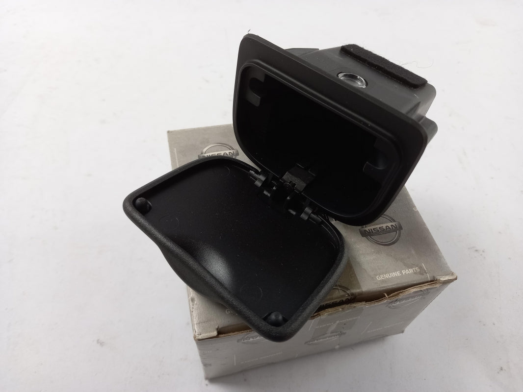 Original NISSAN Navara D40 Pathfinder R51 Aschenbecher vorne 68800EB300