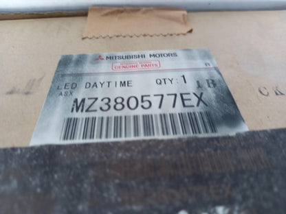 Original OE MITSUBISHI Tagfahrlicht Satz MZ380577EX
